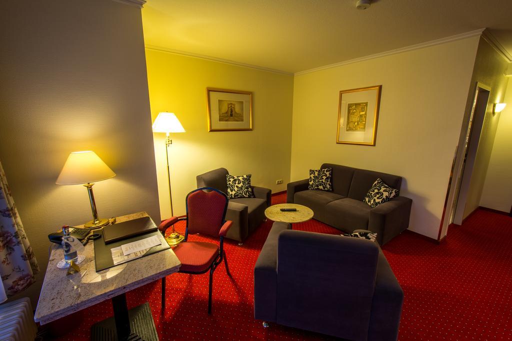 Sachsenwald Hotel ラインベーク エクステリア 写真