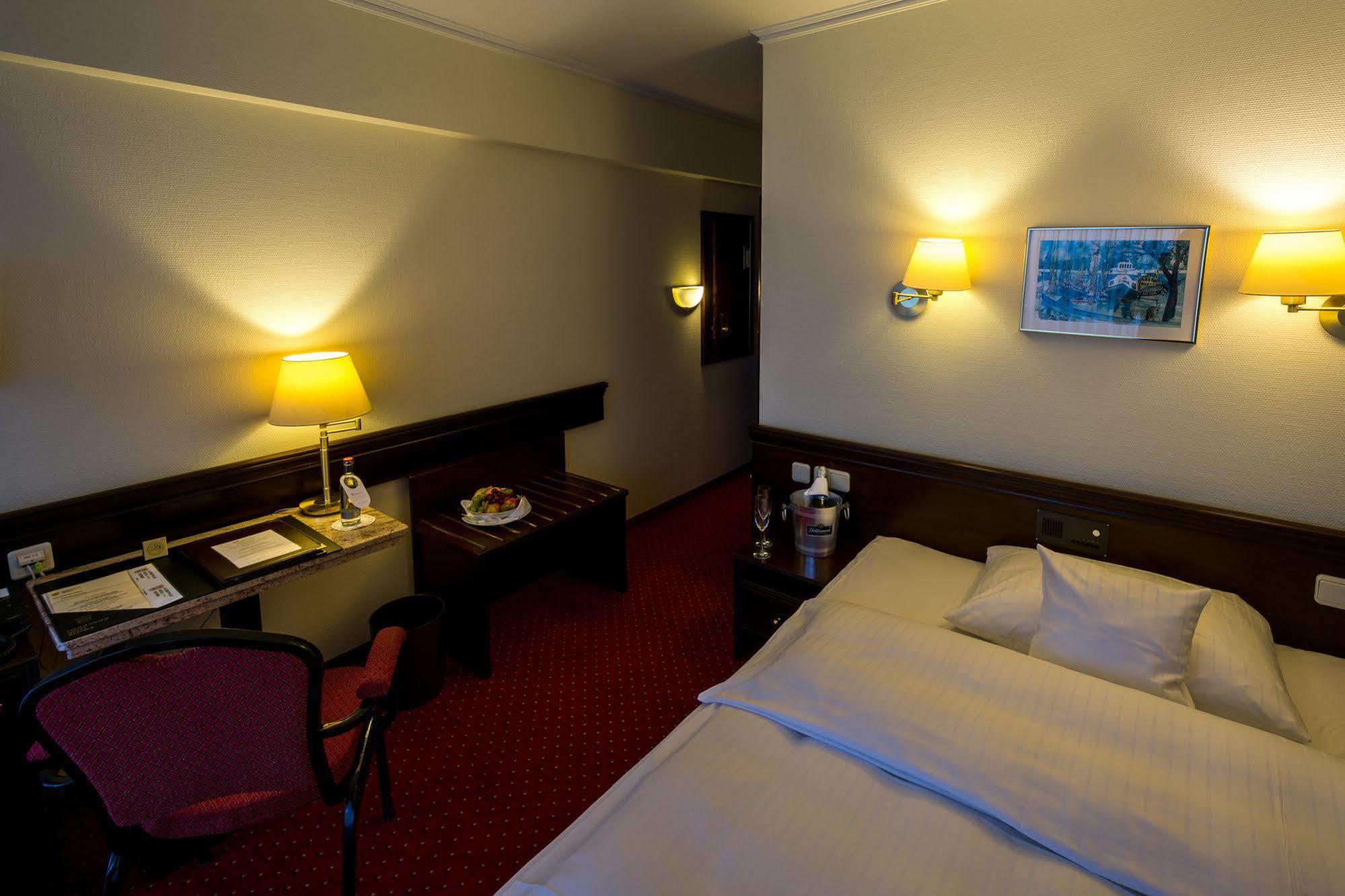Sachsenwald Hotel ラインベーク エクステリア 写真