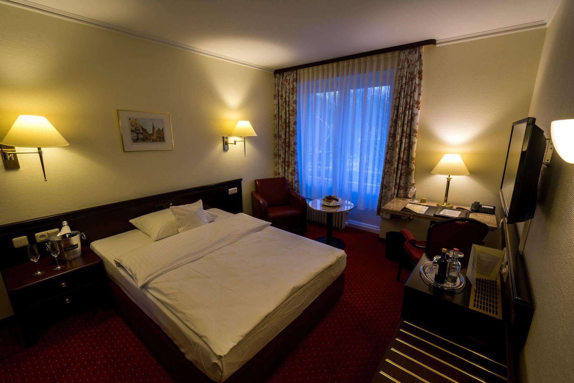 Sachsenwald Hotel ラインベーク エクステリア 写真